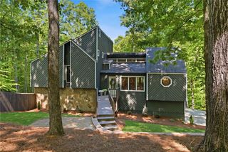 1075 Pine Grove Pointe Drive, Roswell, GA 30075