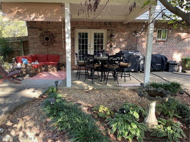 2208 Warwick Place, Fort Smith, AR 72903