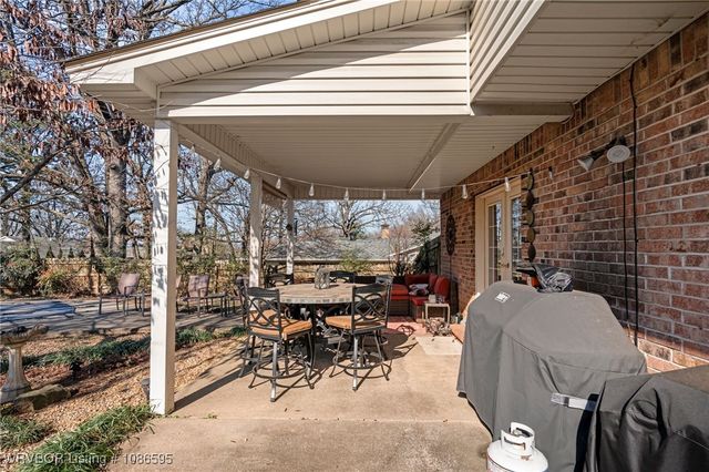 2208 Warwick Place, Fort Smith, AR 72903