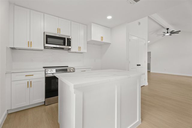 2403 Heather Ridge Court, Webster, TX 77598