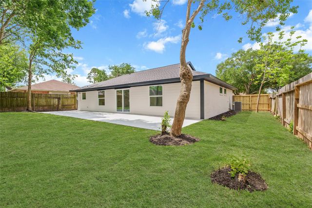 2403 Heather Ridge Court, Webster, TX 77598