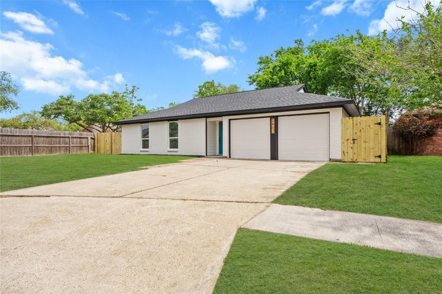 2403 Heather Ridge Court, Webster, TX 77598
