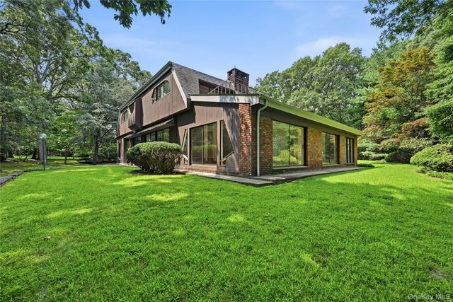 12 Lost Meadow, Port Jefferson, NY 11777