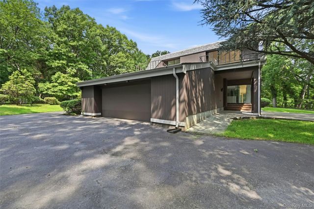 12 Lost Meadow, Port Jefferson, NY 11777