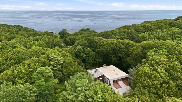 12 Lost Meadow, Port Jefferson, NY 11777