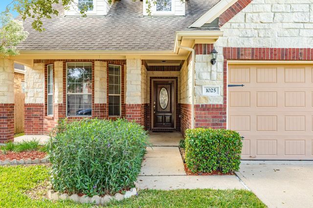 1025 Luke Drive, Alvin, TX 77511