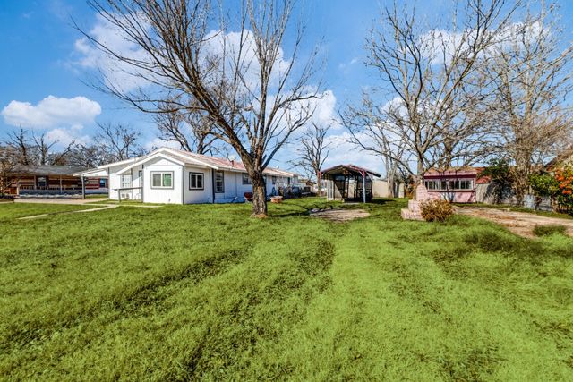 1125 E Palestine Street, Mexia, TX 76667
