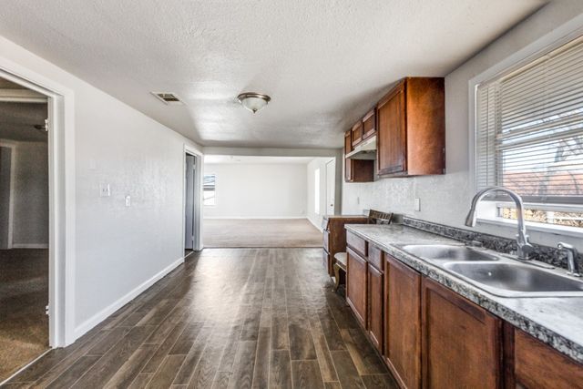 1125 E Palestine Street, Mexia, TX 76667