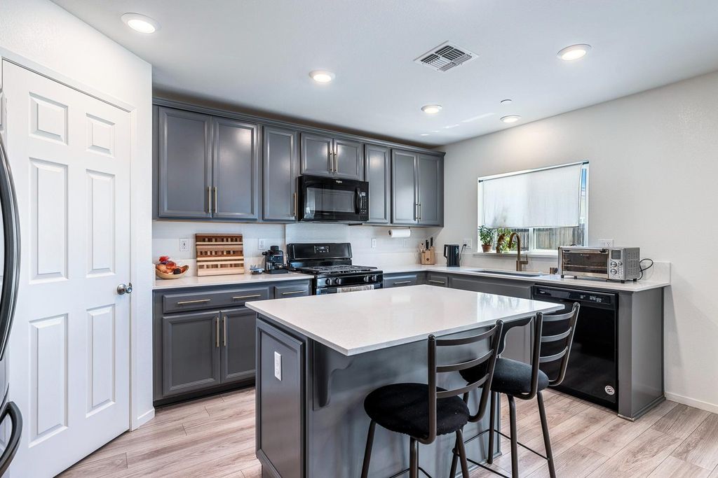 Image 10 of property listing at 2136 N Redda Road, Fresno, CA 93737
