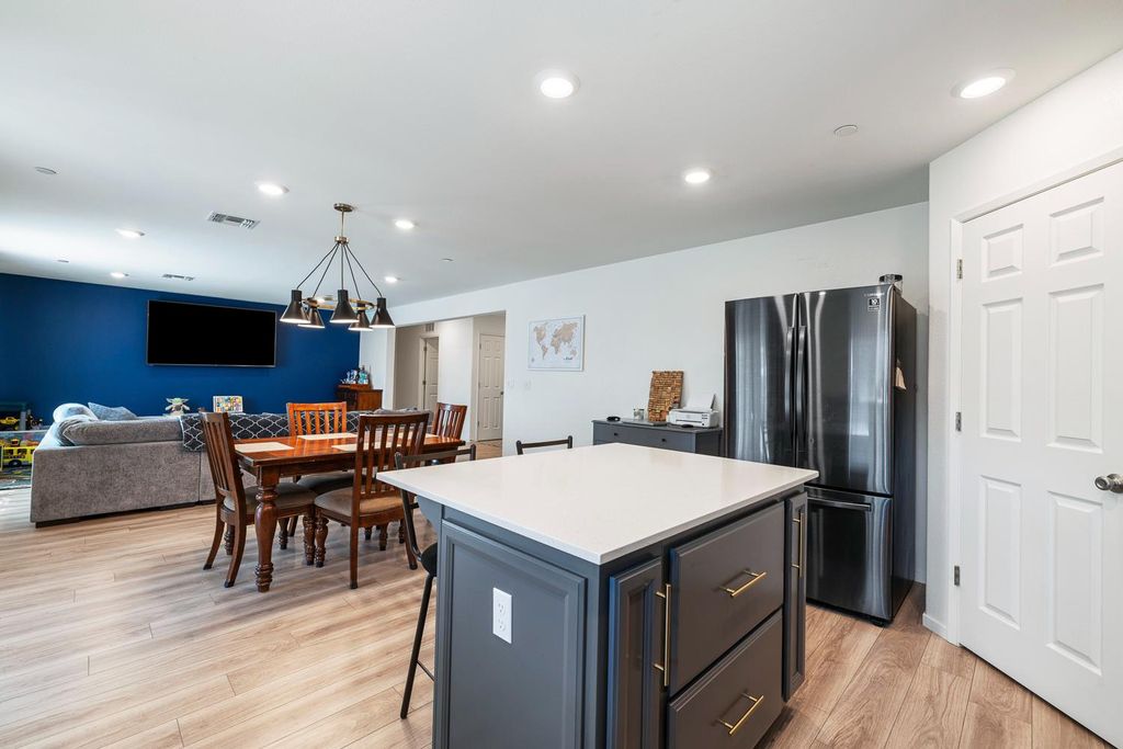 Image 12 of property listing at 2136 N Redda Road, Fresno, CA 93737
