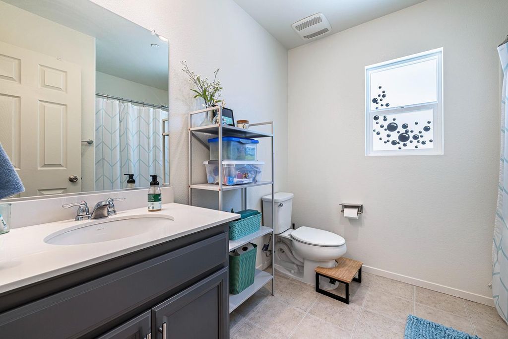 Image 18 of property listing at 2136 N Redda Road, Fresno, CA 93737