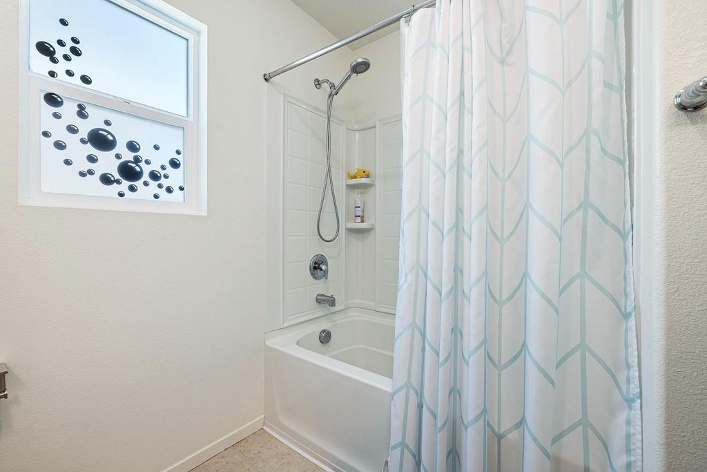Image 19 of property listing at 2136 N Redda Road, Fresno, CA 93737