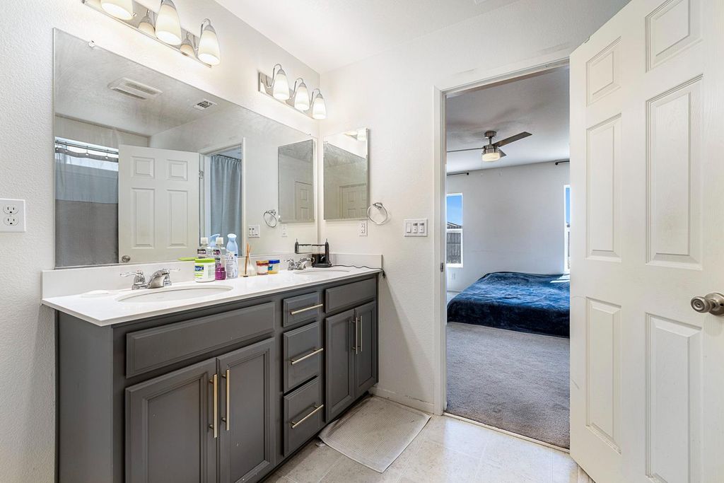 Image 26 of property listing at 2136 N Redda Road, Fresno, CA 93737