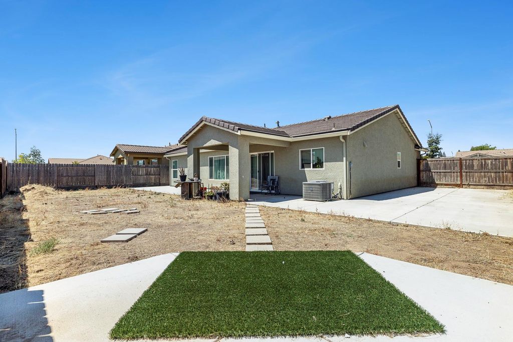 Image 28 of property listing at 2136 N Redda Road, Fresno, CA 93737