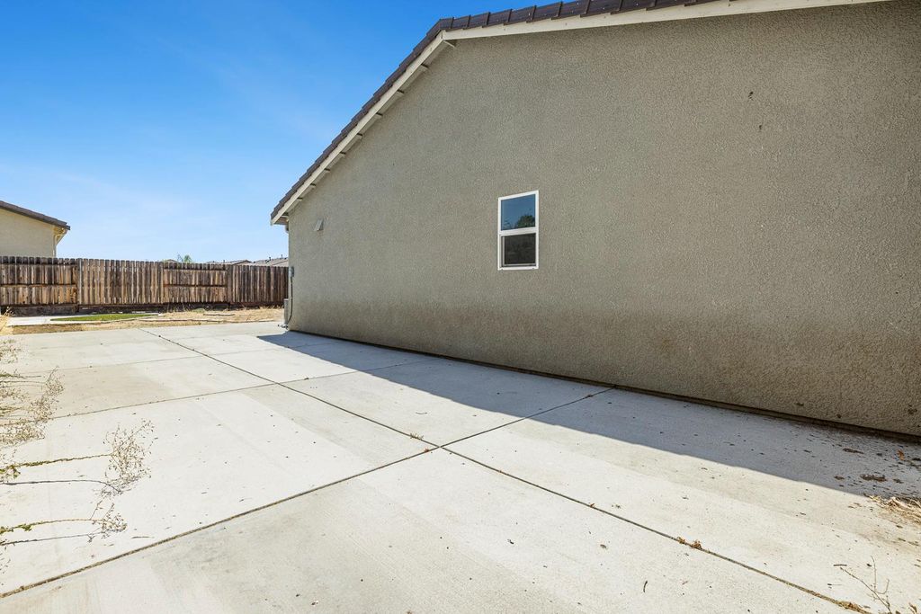 Image 29 of property listing at 2136 N Redda Road, Fresno, CA 93737
