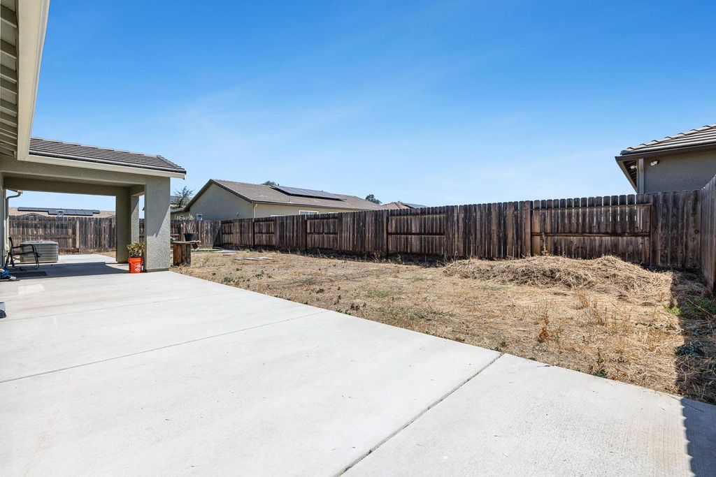 Image 30 of property listing at 2136 N Redda Road, Fresno, CA 93737