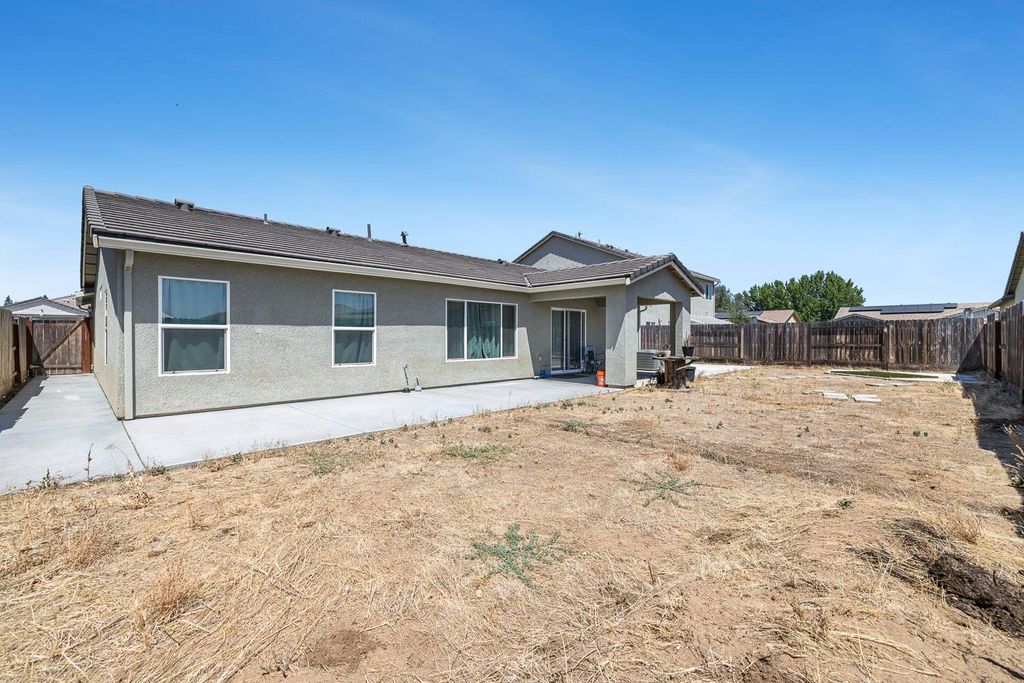 Image 31 of property listing at 2136 N Redda Road, Fresno, CA 93737
