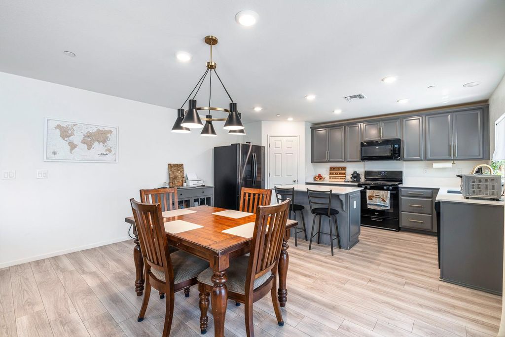 Image 9 of property listing at 2136 N Redda Road, Fresno, CA 93737