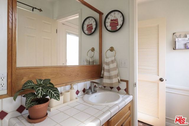 2907 El Caminito Street, La Crescenta, CA 91214