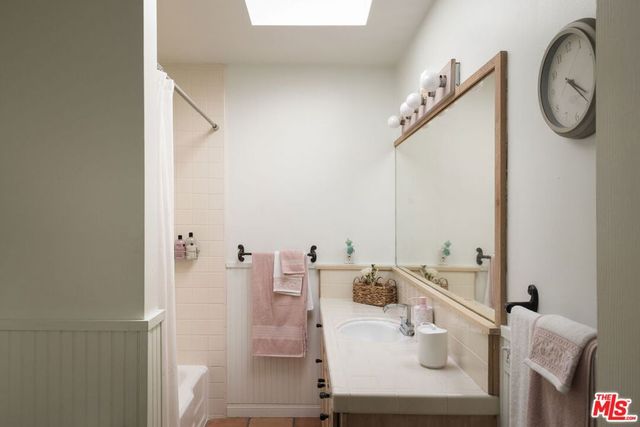 2907 El Caminito Street, La Crescenta, CA 91214