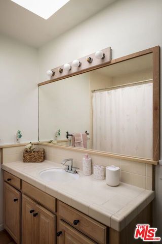 2907 El Caminito Street, La Crescenta, CA 91214