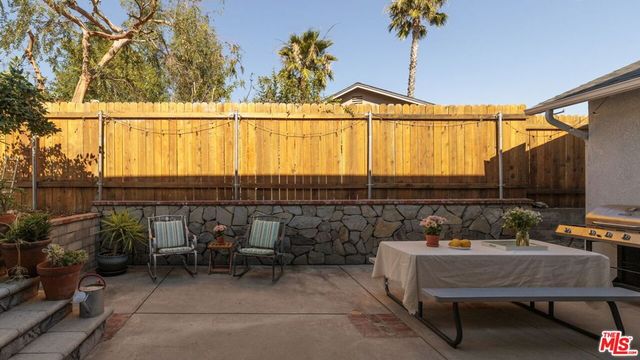 2907 El Caminito Street, La Crescenta, CA 91214