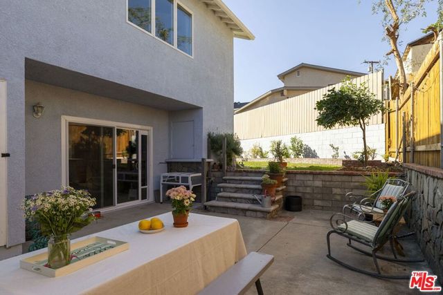 2907 El Caminito Street, La Crescenta, CA 91214