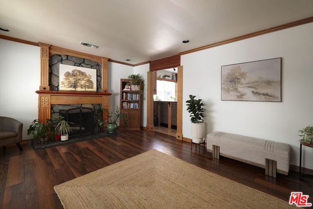 2907 El Caminito Street, La Crescenta, CA 91214