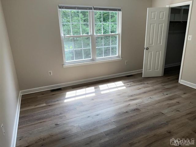 14 Albury Way, North Brunswick, NJ 08902