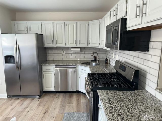 14 Albury Way, North Brunswick, NJ 08902