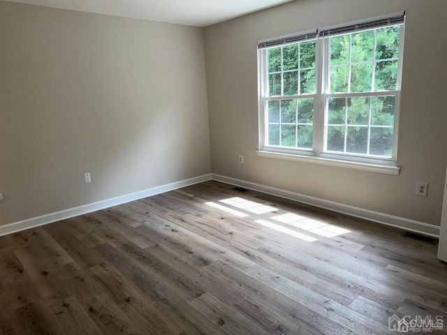 14 Albury Way, North Brunswick, NJ 08902