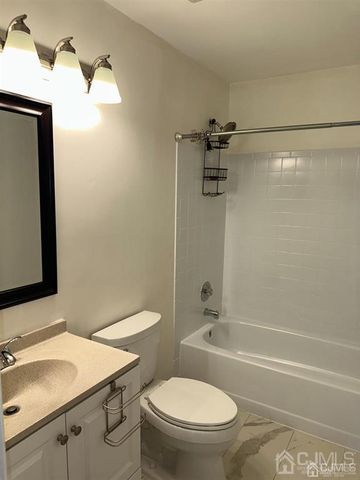 14 Albury Way, North Brunswick, NJ 08902