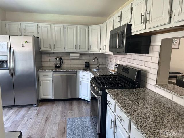 14 Albury Way, North Brunswick, NJ 08902