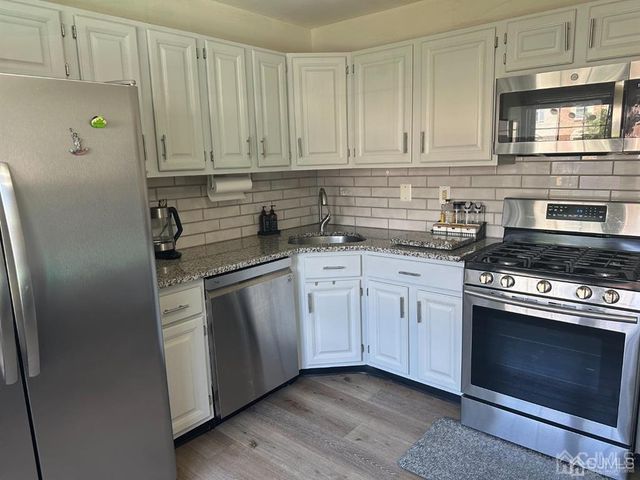 14 Albury Way, North Brunswick, NJ 08902