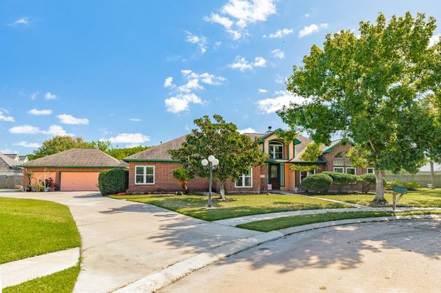 55 Mandevilla Court, Lake Jackson, TX 77566