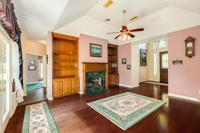 55 Mandevilla Court, Lake Jackson, TX 77566