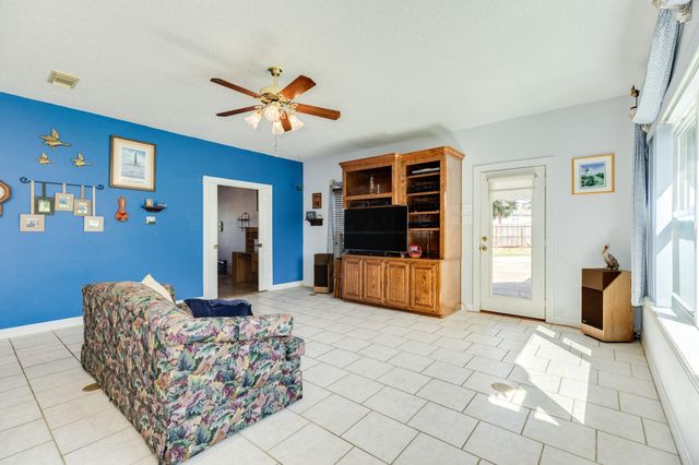 55 Mandevilla Court, Lake Jackson, TX 77566