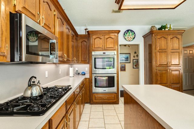 55 Mandevilla Court, Lake Jackson, TX 77566