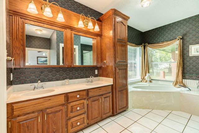 55 Mandevilla Court, Lake Jackson, TX 77566