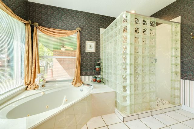 55 Mandevilla Court, Lake Jackson, TX 77566