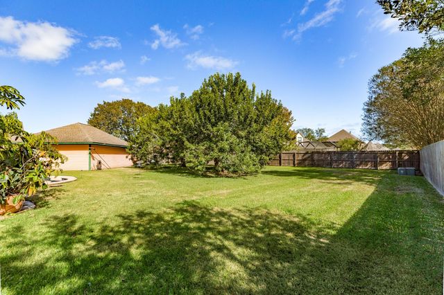 55 Mandevilla Court, Lake Jackson, TX 77566