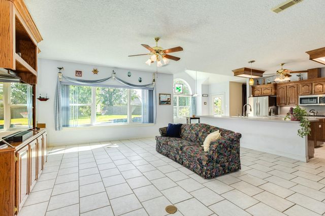 55 Mandevilla Court, Lake Jackson, TX 77566