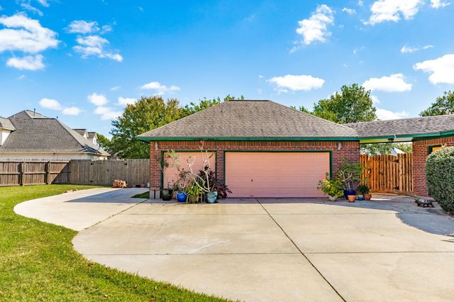 55 Mandevilla Court, Lake Jackson, TX 77566