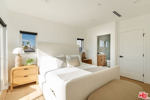 6765 Lexington Avenue B, Los Angeles, CA 90038