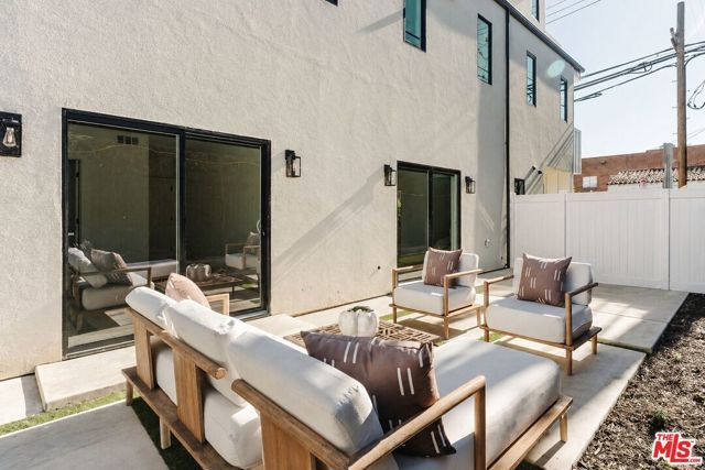 6765 Lexington Avenue B, Los Angeles, CA 90038