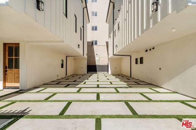 6765 Lexington Avenue B, Los Angeles, CA 90038