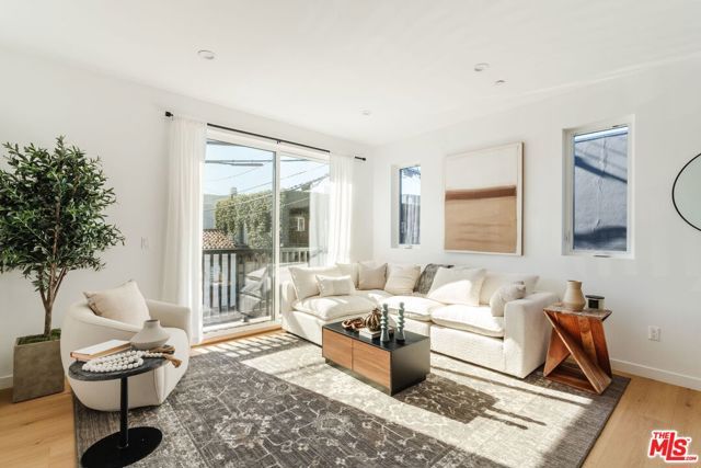 6765 Lexington Avenue B, Los Angeles, CA 90038