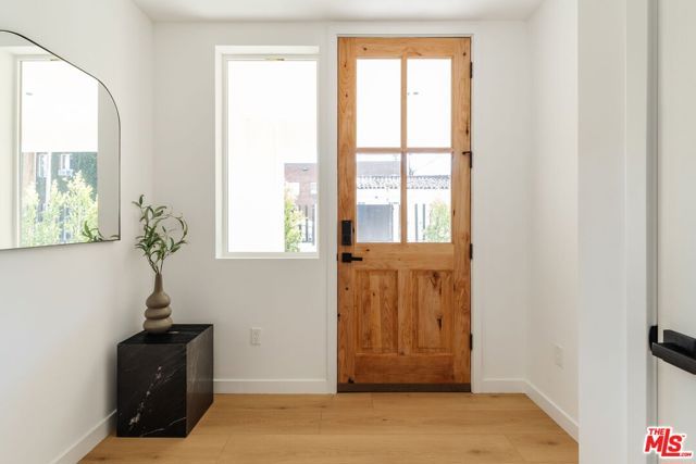 6765 Lexington Avenue B, Los Angeles, CA 90038