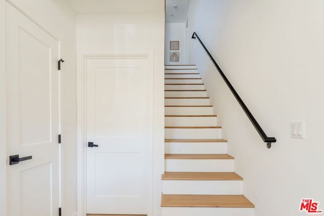6765 Lexington Avenue B, Los Angeles, CA 90038