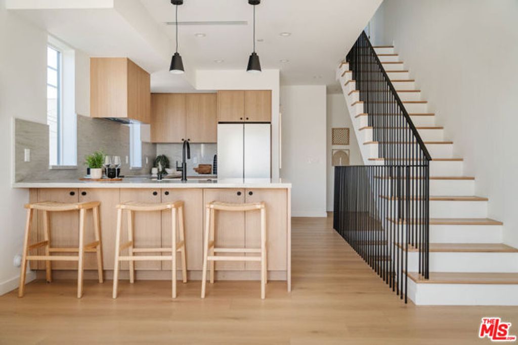 6765 Lexington Avenue B, Los Angeles, CA 90038